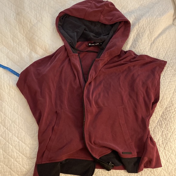 Blanc Noir hooded workout vest - Picture 1 of 11